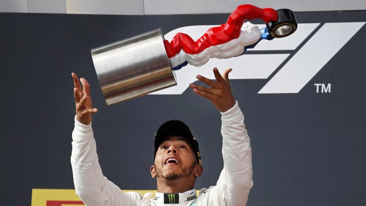 Hamilton, celebrando uno de sus múltiples triunfos