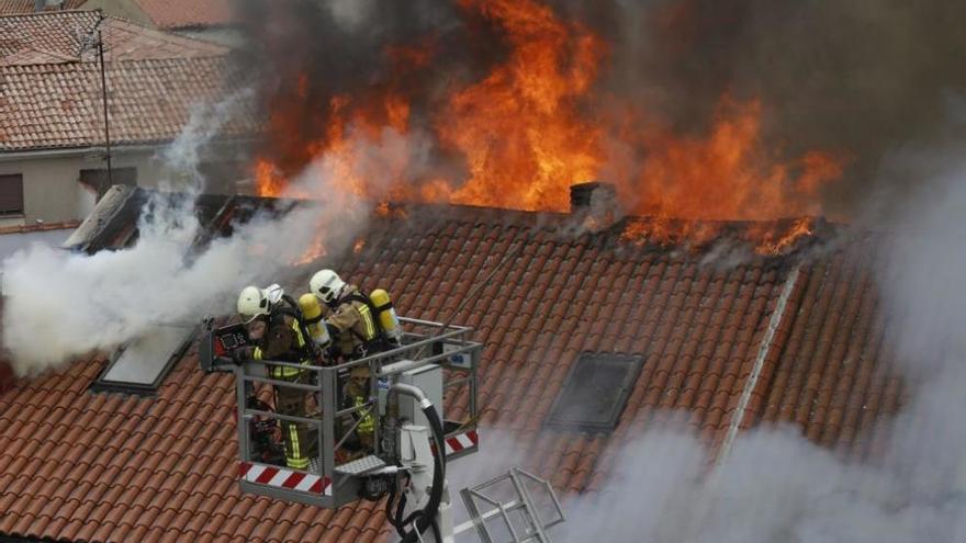 La fiscalía no ve delito en el accidente laboral de los bomberos en el incendio de Uría