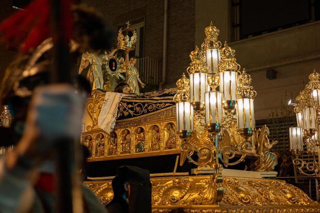 En imágenes | El viento respeta a la procesión del Santo Entierro y permite a las 25 cofradías zaragozanas celebrar el acto más importante del Viernes Santo