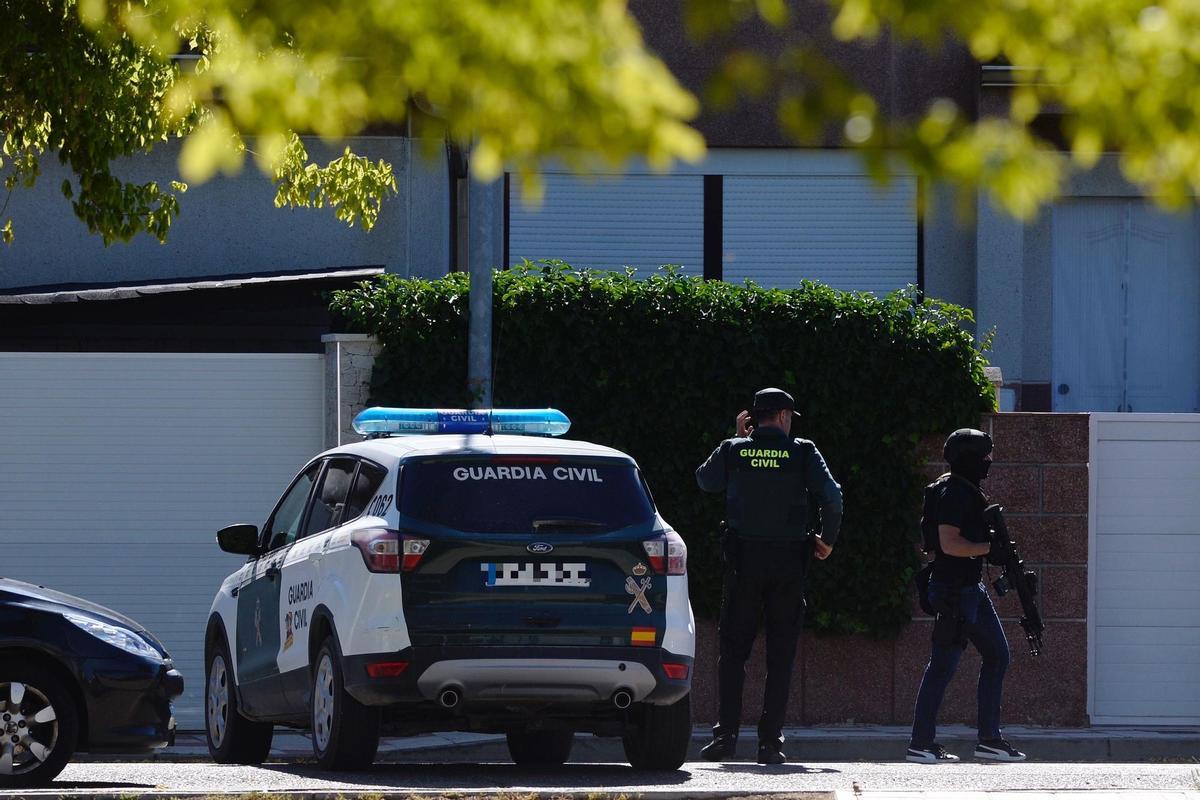 Un hombre mata a otro en Santovenia, Valladolid, y se atrinchera con al menos un rehén y dispara a un agente