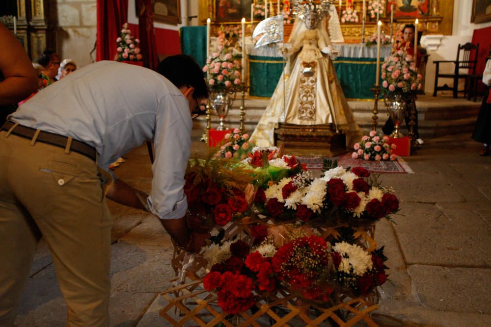 Desfile y ofrenda a la Virgen de la Concha