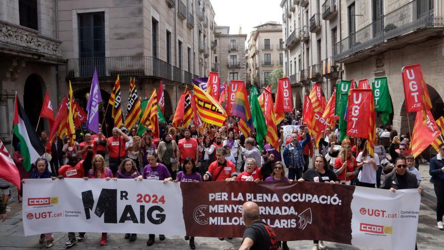 Mig miler de persones clamen l&#039;1 de Maig a Girona reduir la jornada i acabar amb la &quot;precarietat&quot; al sector turístic
