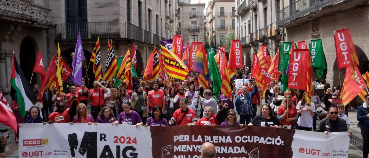 Mig miler de persones clamen l'1 de Maig a Girona reduir la jornada i acabar amb la "precarietat" al sector turístic