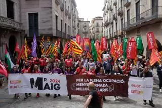 Mig miler de persones clamen l'1 de Maig a Girona reduir la jornada i acabar amb la "precarietat" al sector turístic