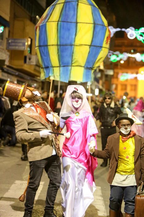 El Carnaval llena Benidorm de disfraces