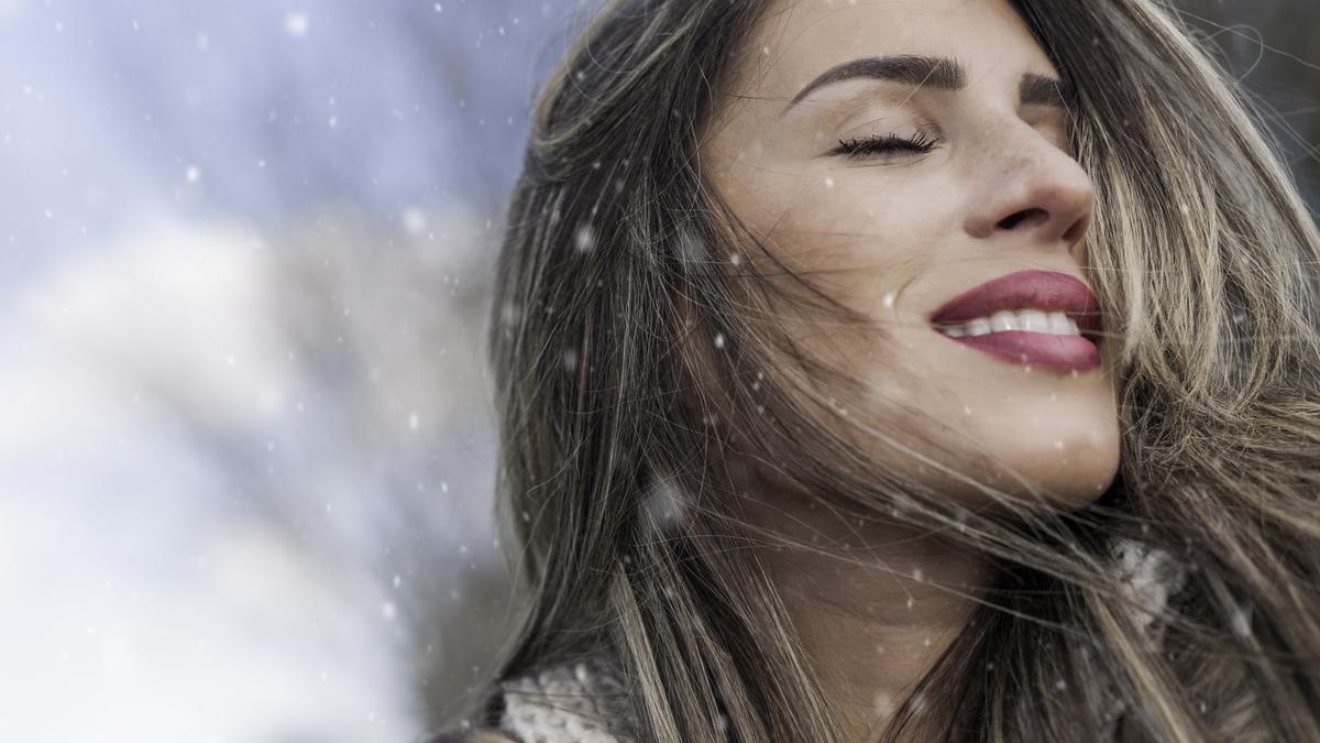 Estos son los cambios que deberías hacer en tu rutina de pelo en invierno para no arrepentirte en unos meses