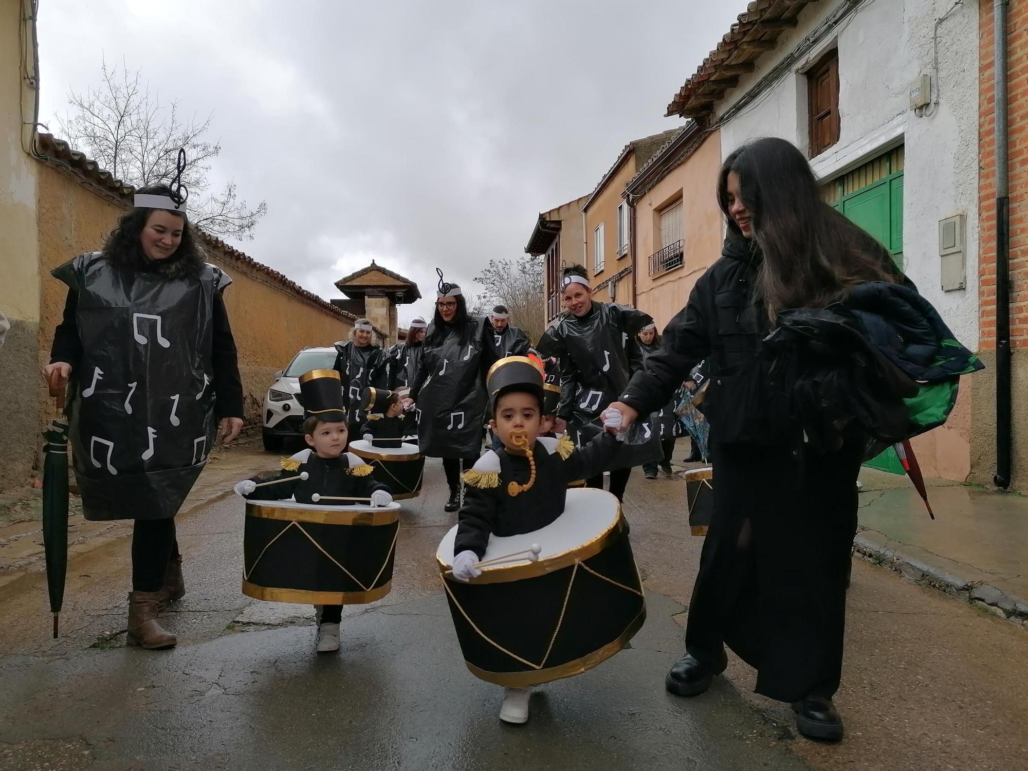 GALERÍA | El desfile de los "chupetines" inaugura el Carnaval de Toro