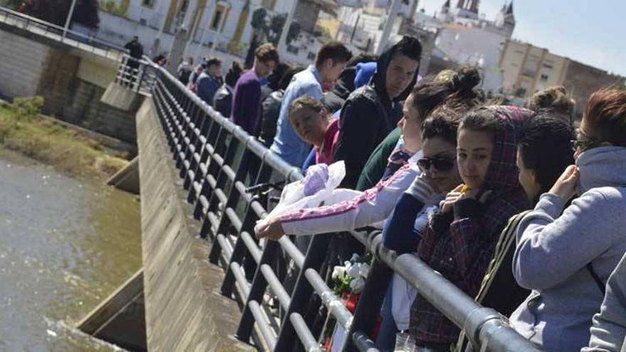 Amigos y compañeros de David le rinden homenaje en el Guadiana