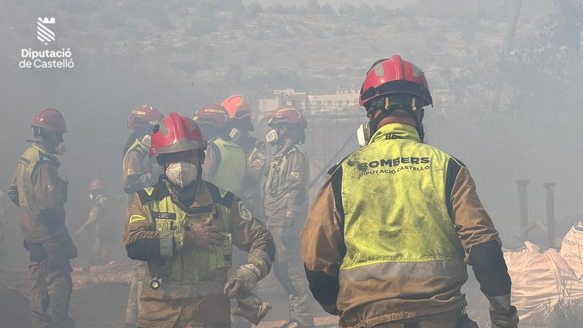 Relativo optimismo de cara al sexto día del incendio de la Vall pese a los apuros en Artana