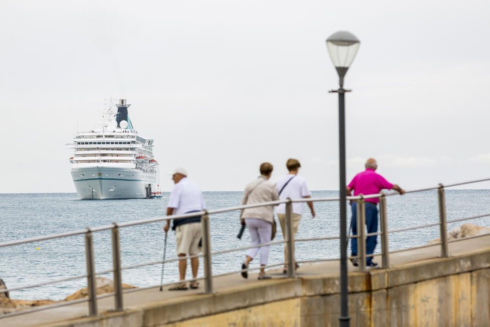 Cruceristas con acento alemán en Benidorm