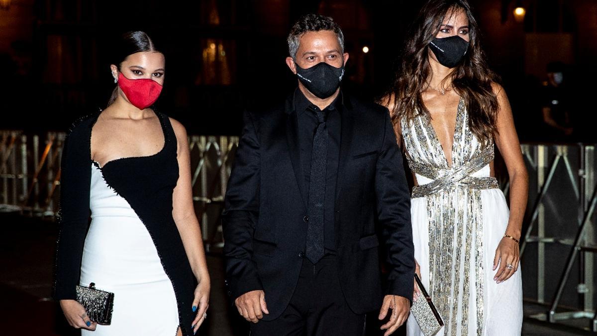 Manuela Sanz, Alejandro Sanz y Rachel Valdés en la premiére de 'El verano que vivimos'