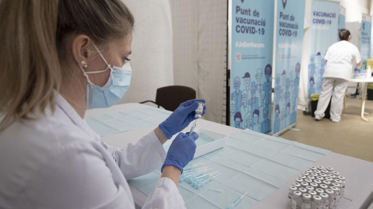Campanya de vacunació al Palau Firal de Manresa | OSCAR BAYONA