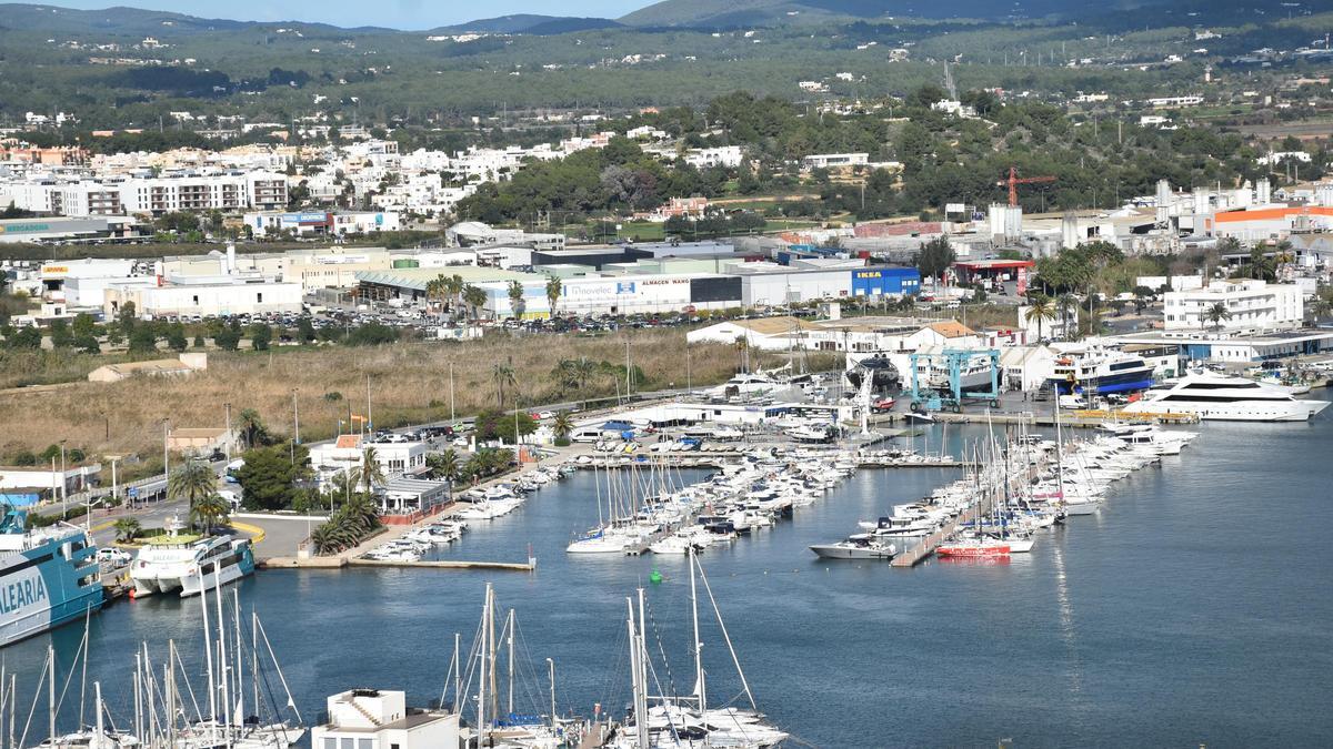 Muelles del puerto de Ibiza y del Club Náutico de Ibiza.