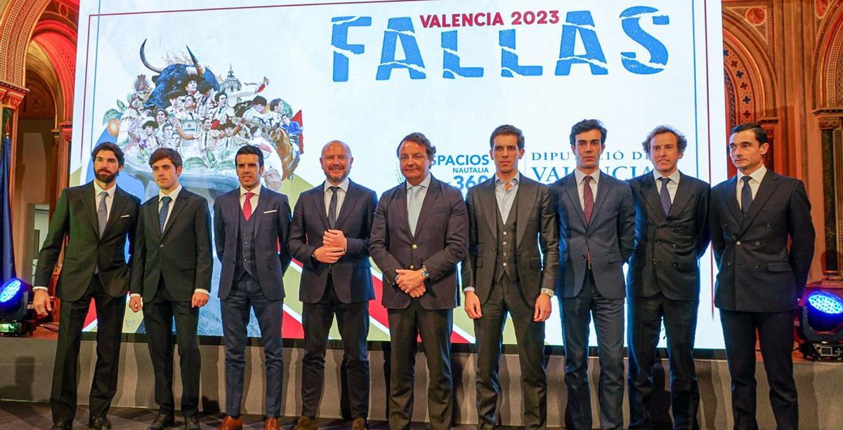 Los toreros de la Feria de Fallas junto a Toni Gaspar y Rafael García Garrido.