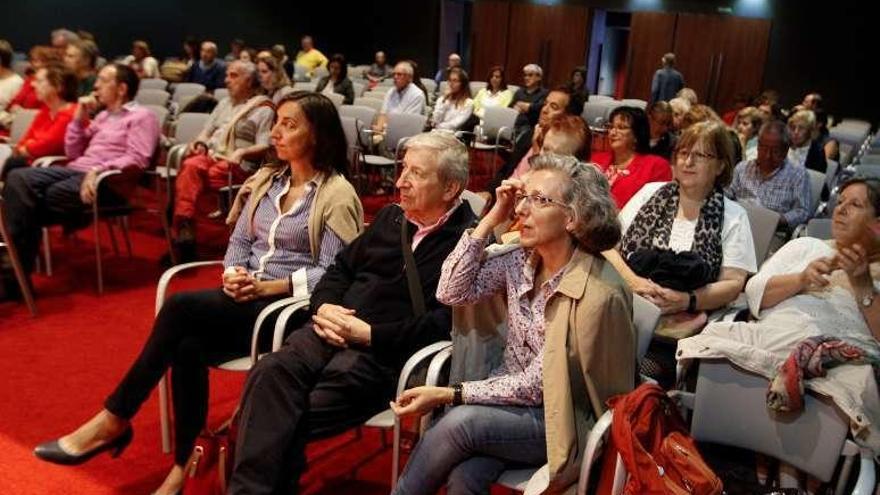 Público asistente a la mesa redonda celebrada ayer.