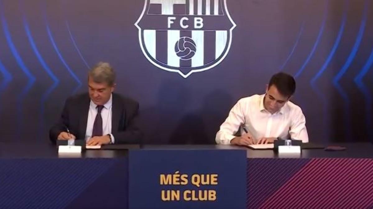 Eric Garcia firma su nuevo contrato con el Barça