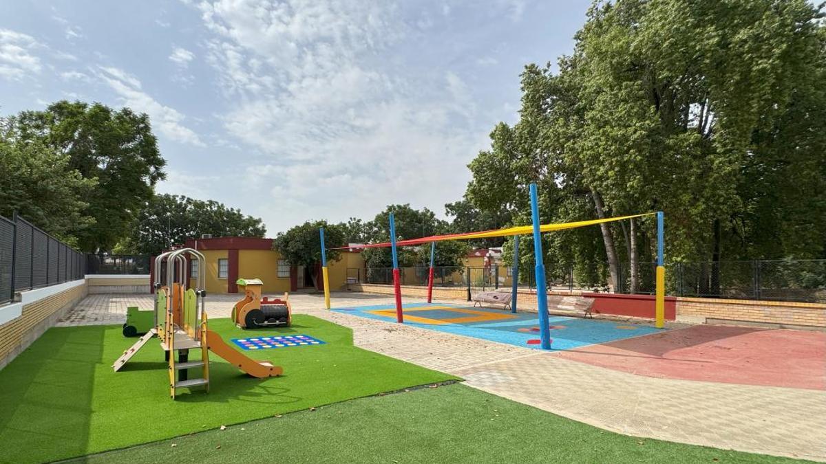 Las obras en los colegios de Sevilla. Remodelados los exteriores del colegio Juan Ramón Jiménez