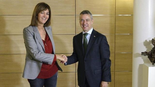 La socialista Idoia Mendia y el lendakari Iñigo Urkullu, durante una reunión en el 2015.