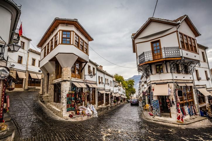Gjirokaster es precioso incluso cuando no luce el sol.
