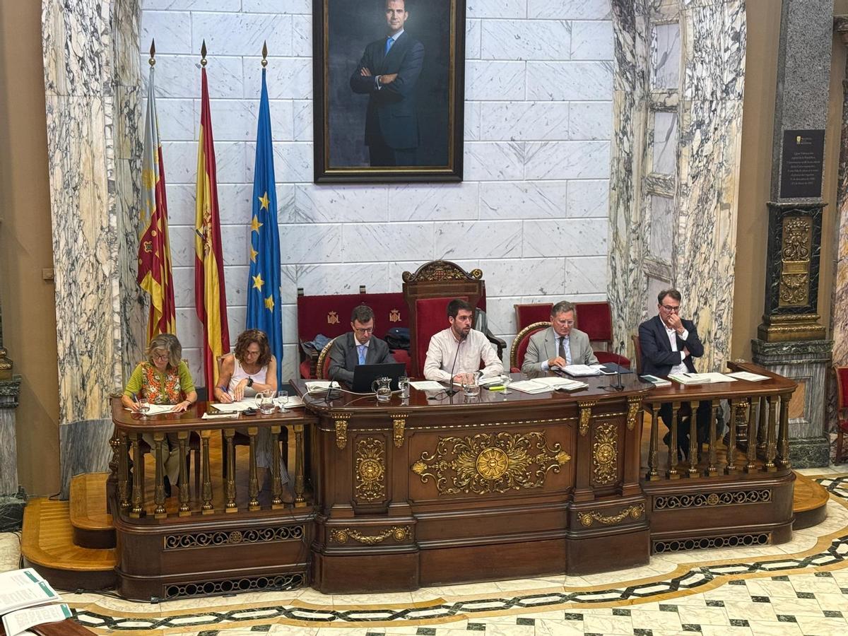 El pleno de la Emtre en salón del Ayuntamiento de València.