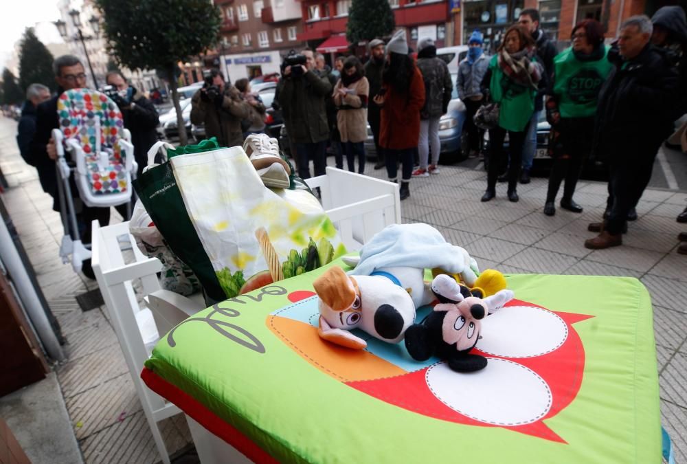 Desahucio de una pareja con un bebé en Oviedo