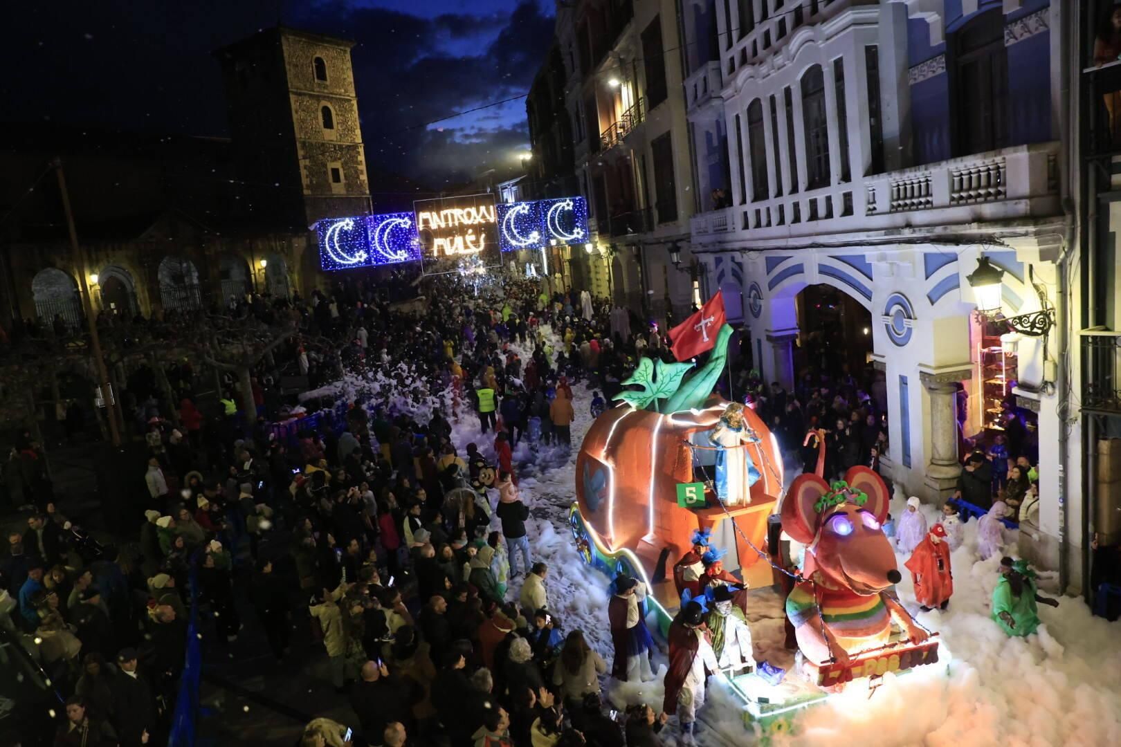 EN IMÁGENES: Así fue el espectacular 37.º Descenso de Galiana en el Antroxu de Avilés