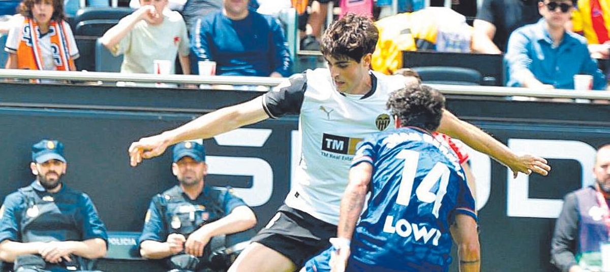 Javi Guerra, ante el Getafe