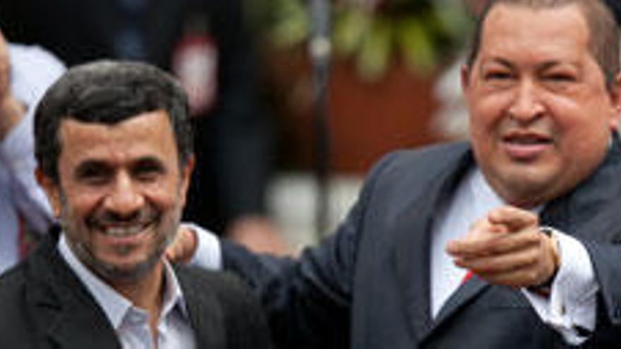 Chávez junto a  Ahmadineyad en enero del año pasado.