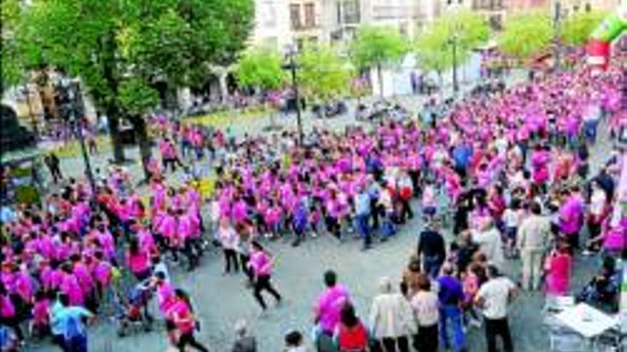 Más de 5.000 personas, de rosa