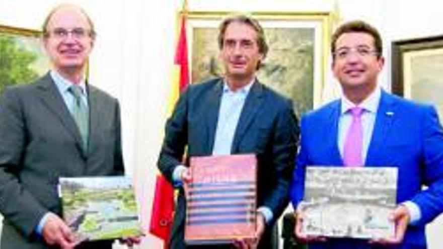 Fernando Manzano visita el Parlamento de Cantabria