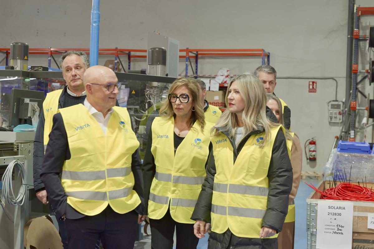 Ernesto López, presidente de Chemik, junto a Mar Vaquero, vicepresidenta del Gobierno de Aragón.