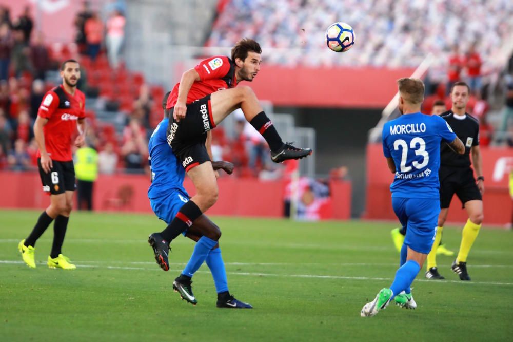 Real Mallorca kämpft weiter verbissen gegen den Abstieg. Der Zweitligist hat am Samstag (20.5.) im Stadion von Son Moix gegen Almería drei wichtige Punkte geholt.