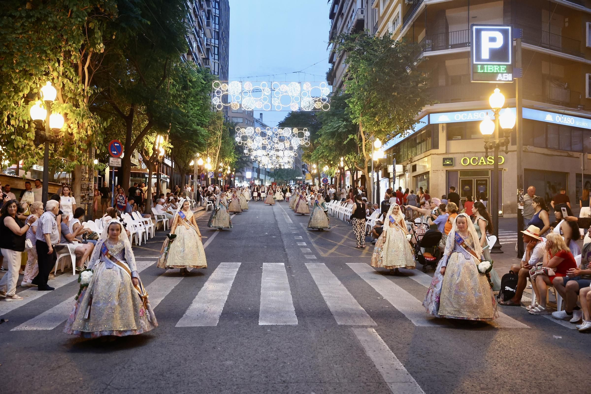Primera jornada de Ofrenda de las Hogueras de Alicante