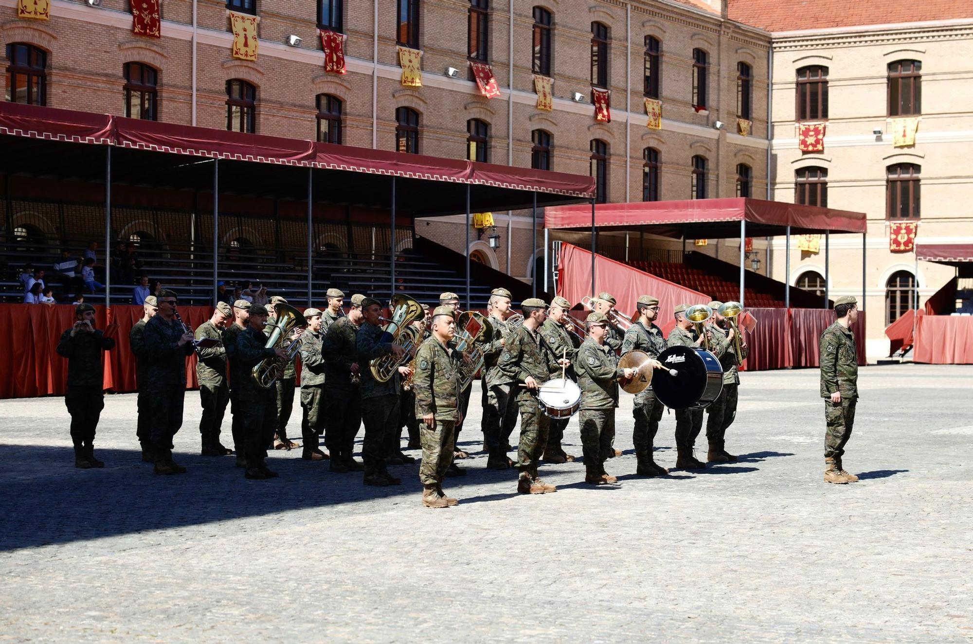 En imágenes | Jornada de puertas abiertas en la Academia General Militar de Zaragoza