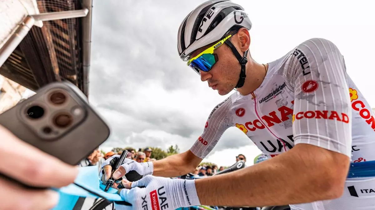 Juan Ayuso: “Habría firmado sacarle un minuto a Roglic y ser segundo de la general del Giro”