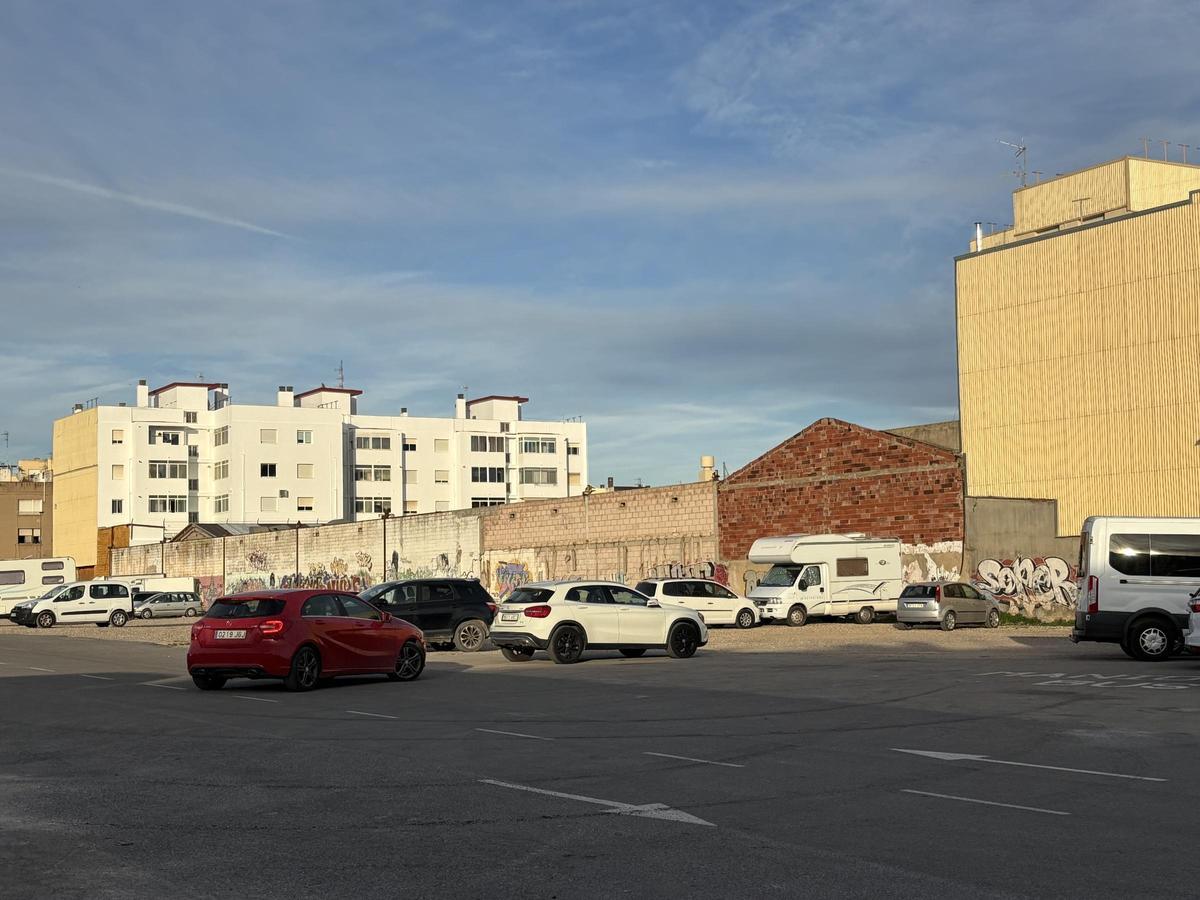 Otra imagen actual del solar, que lleva dos décadas paralizado.