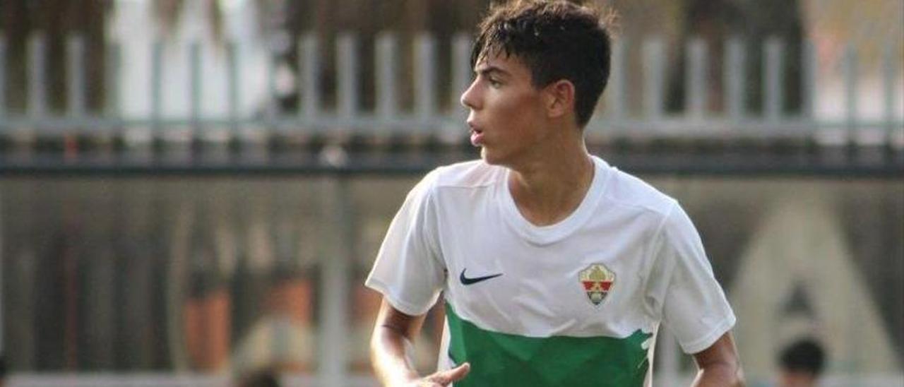 Marcos García, durante un encuentro con el cadete del Elche