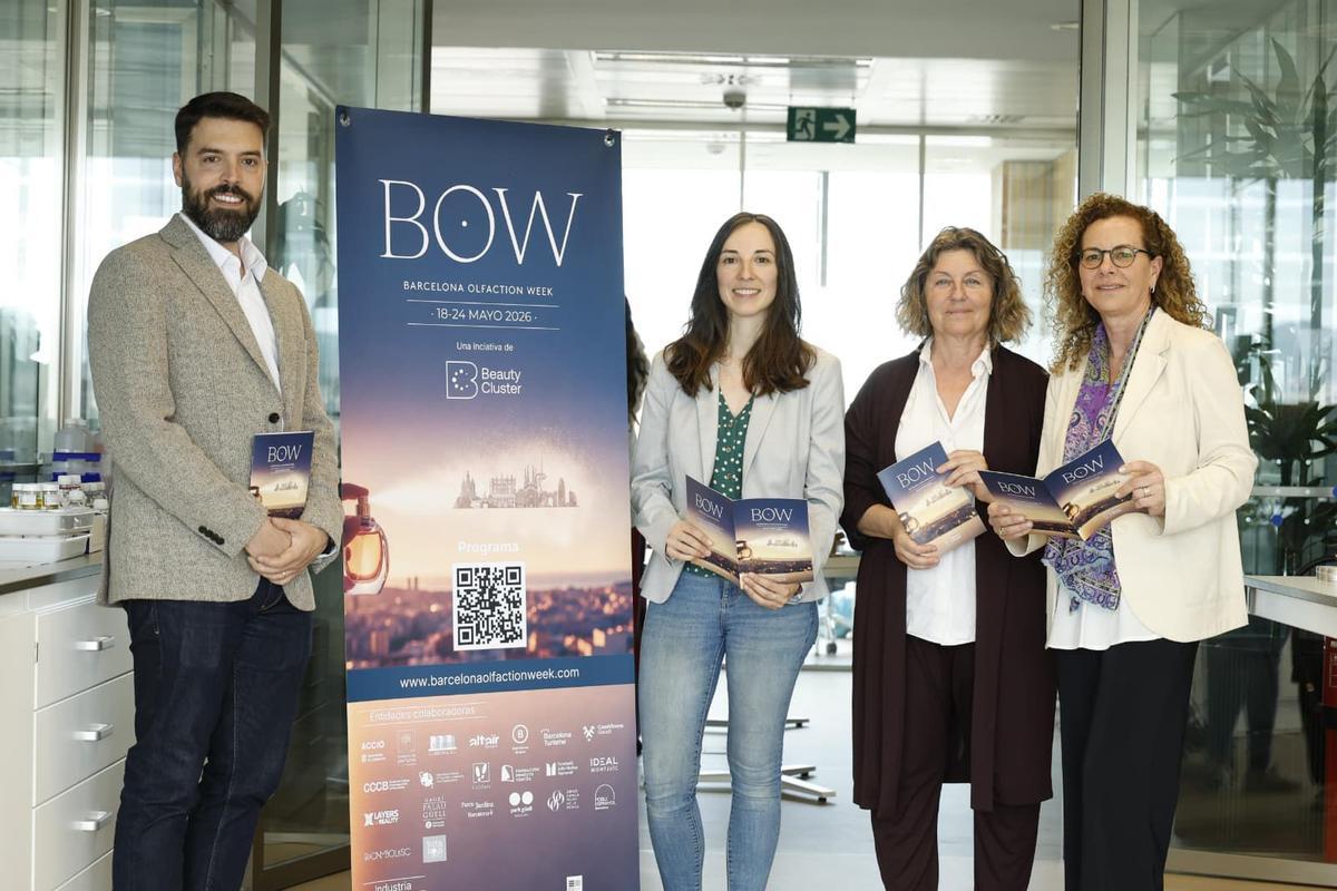 Presentación de BOW en las oficinas de Iberchem, en Barcelona, de izq a der: Adrià Martínez, General Manager; Patricia Gisbert, Innovation Manager - Perfumery; Irene Gisbert, Vocal Beauty Cluster, y Eva Lluch, Vicepresidenta Beauty Cluster.