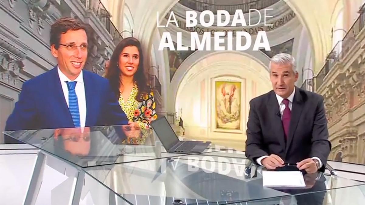 Víctor Arribas informando de la boda de José Luis Martínez Almeida y Teresa Urquijo en el Telenoticias 1
