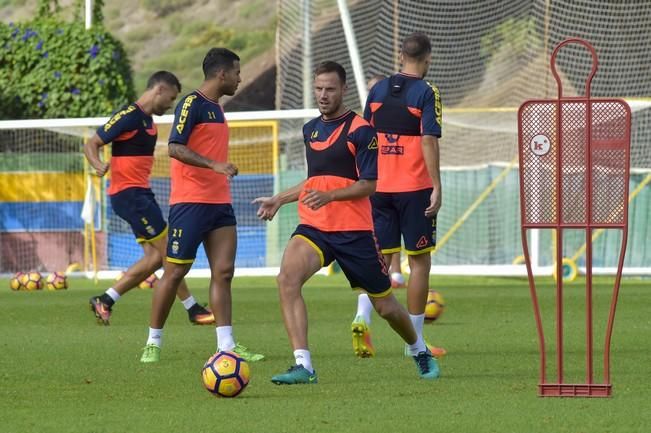 Entrenamiento de la UD Las Palmas en la mañana ...