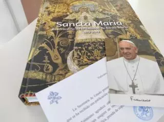 El Papa felicita a la Cofradía de la Soledad de Santa María de Alicante por su libro del Bicentenario