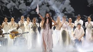 La cantante Lola Índigo durante su actuación en la 39 edición de los Premios Goya de la Academia de Cine