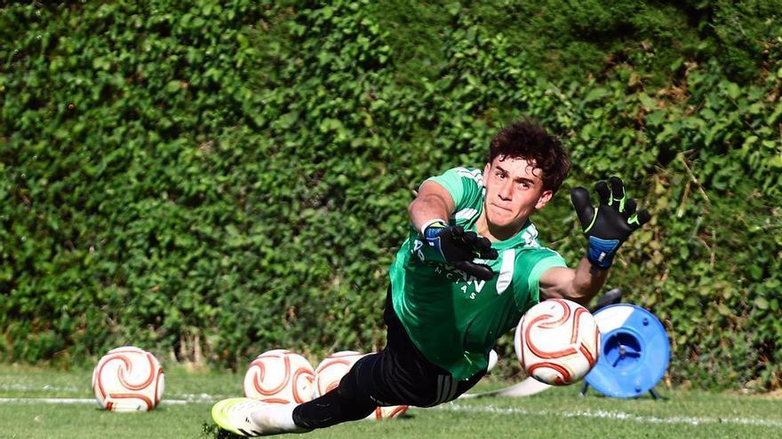 El Real Zaragoza blinda a Manolache, el portero del futuro, hasta 2031