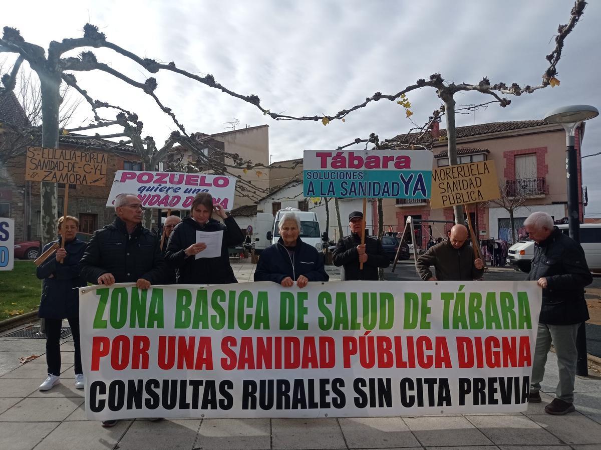 Concentración por la sanidad rural pública y digna en la Zona Básica de Salud de Tábara.