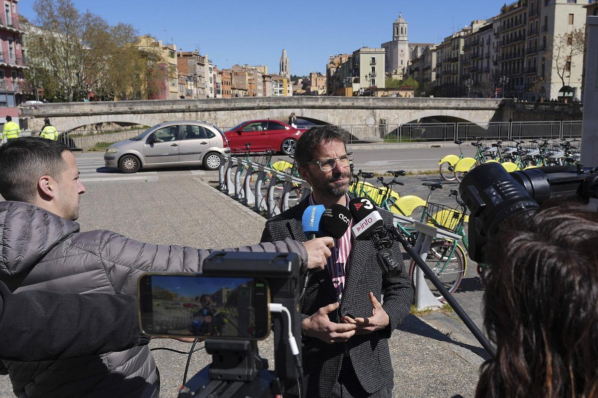 Els trebals d'emergència a la Plaça Catalunya de Girona