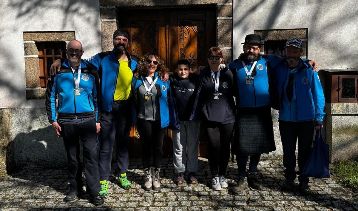 Deportistas del club dezano en la competición celebrada en Pias.