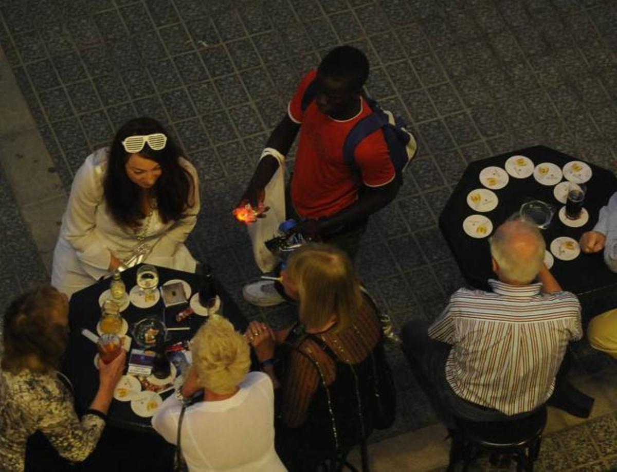 Cartel contra los vendedores ambulantes negros.