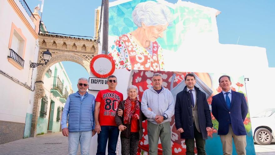 El Ayuntamiento de Cabra impulsa el arte urbano en el Cerro con un nuevo mural en la Puerta del Sol