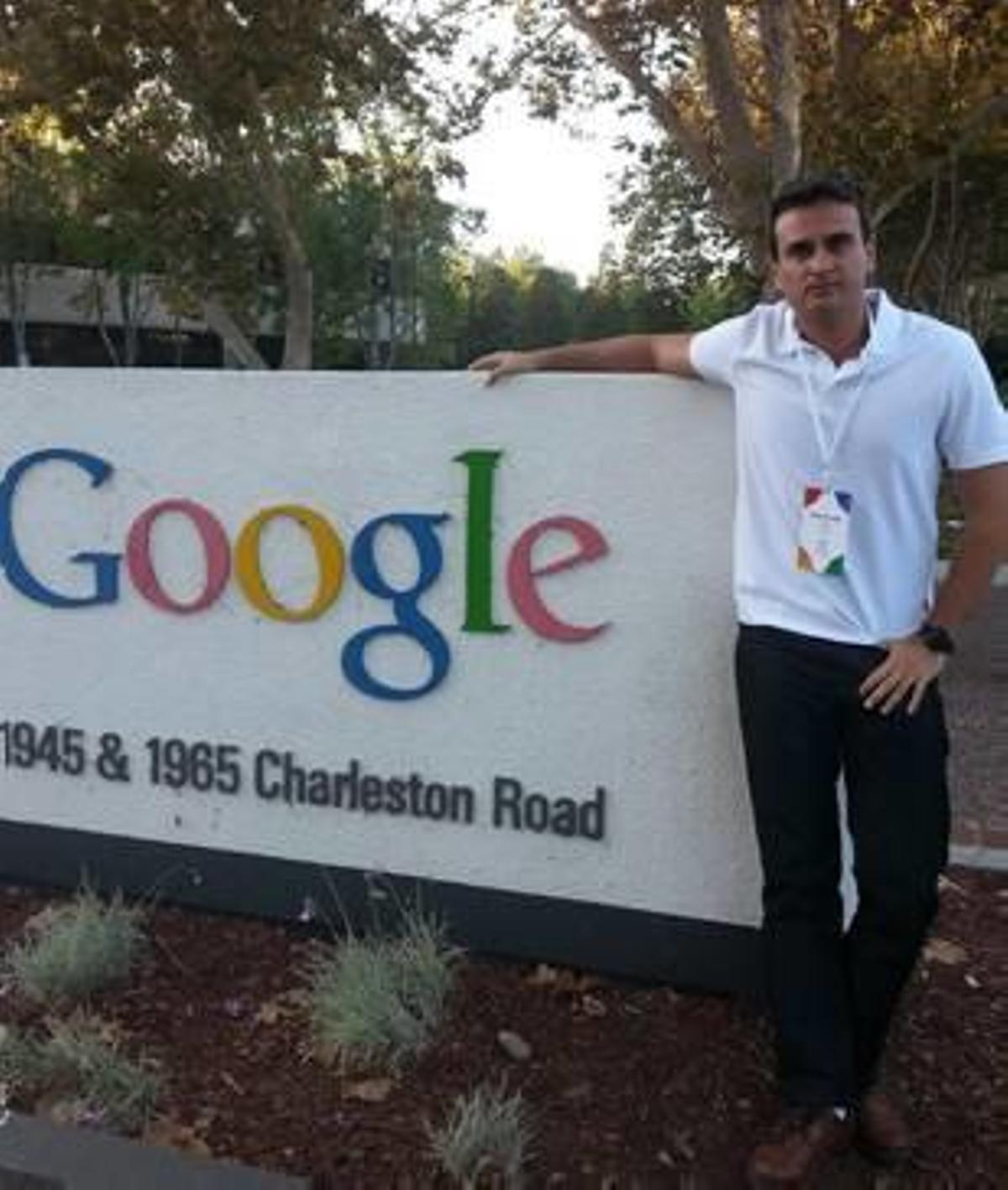 El alicantino Daniel del Valle, en la sede de Google.