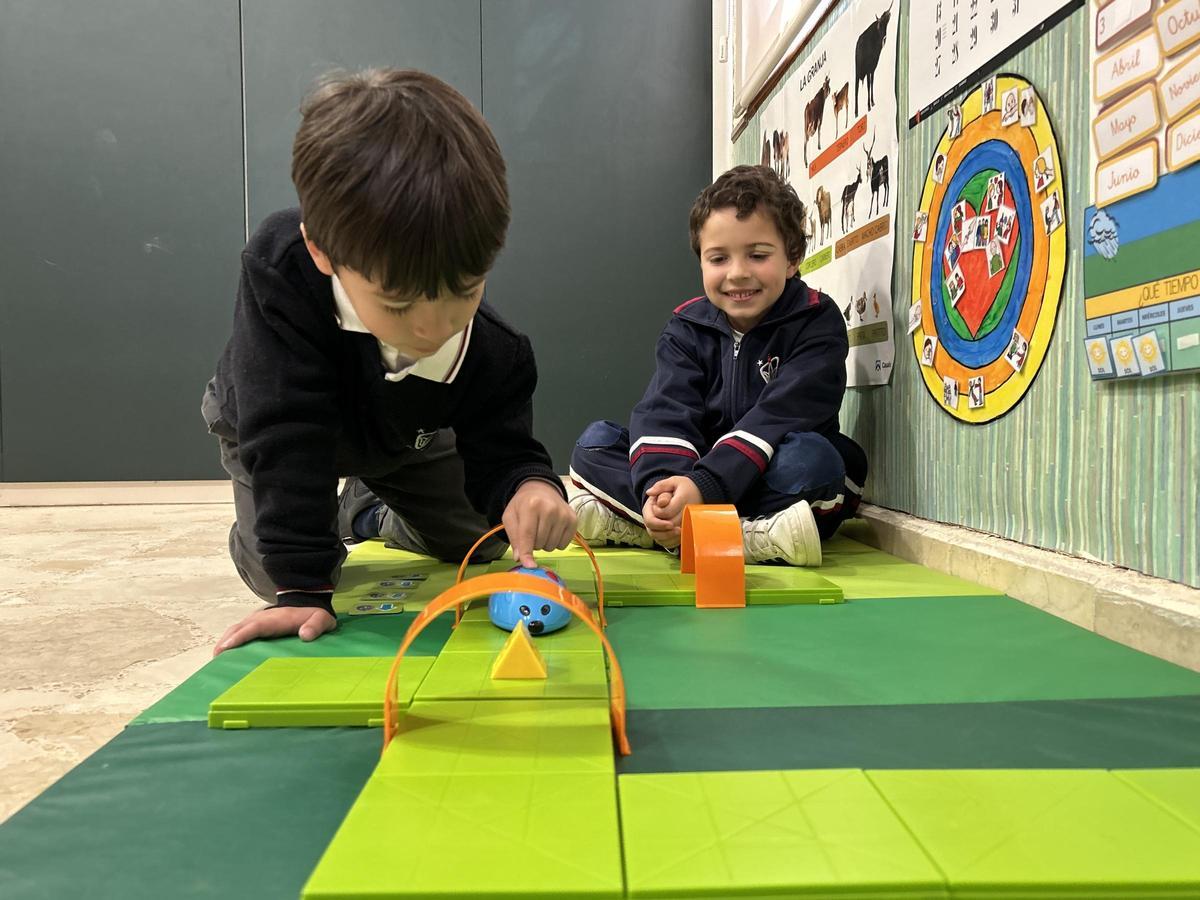 O CPR Plurilingüe Sagrada Familia aposta por unha ensinanza actualizada e innovadora que potencie o desenvolvemento integral do seu alumnado.